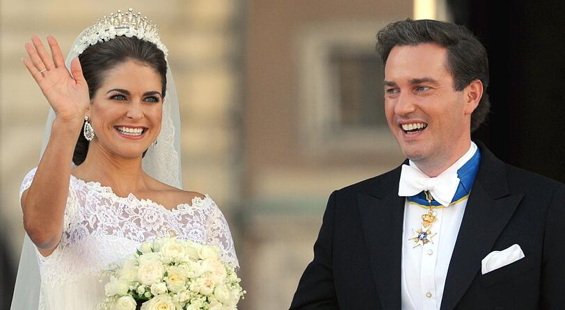 Die Braut im Spitzen-Kleid und der Bräutigam zu Tränen gerührt: Die schwedische Prinzessin Madeleine und der New Yorker Banker Chris O'Neill haben in Stockholm geheiratet. Die Bilder!