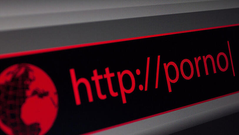 Ein Porno-Startup bekam im November 2012 für das Projekt "Online An- und Verkaufsplattform für Privatkunden von Erotikfilmen ab 18" vom Freistaat Bayern einen Zuschuss. Ein Porno-Startup bekam im November 2012 für das Projekt "Online An- und Verkaufsplattform für Privatkunden von Erotikfilmen ab 18" vom Freistaat Bayern einen Zuschuss.