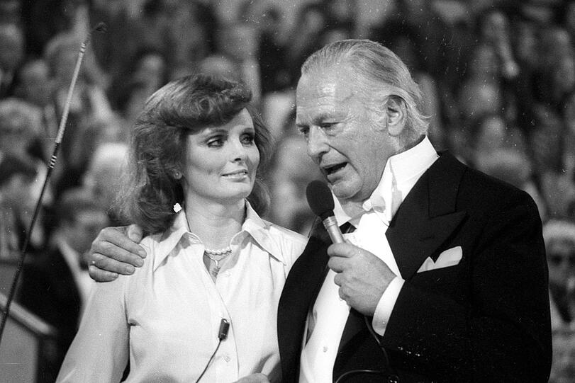 Früh im Rampenlicht: Mit Curd Jürgens (&dagger; 1982) bei Stars in der Manege.