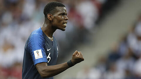 Der französische Nationalspieler Paul Pogba soll seinen Arbeitgeber Manchester United aufgefordert haben, sein Gehalt von 200.000 Euro auf etwa 420.000 Euro pro Woche zu erhöhen.