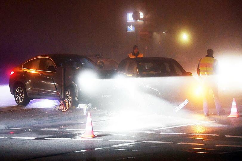 Am Donnerstag ist eine 37-jährige Münchnerin mit ihrem Mercedes in den BMW eines 45-Jährigen gestoßen.