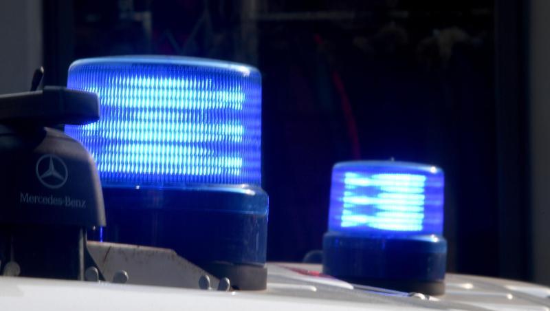 Blaulichter auf den Dächern von Polizeifahrzeugen. Foto: Carsten Rehder/Archiv Blaulichter auf den Dächern von Polizeifahrzeugen. Foto: Carsten Rehder/Archiv