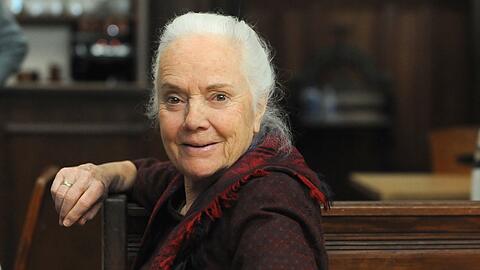 Ursula Erber blickt auf ein arbeitsreiches Leben zur&uuml;ck. Mit 91 Jahren verabschiedet sie sich nun von der Serie "Dahoam is Dahoam". Die Abschiedsfolge l&auml;uft am 7. April im BR.