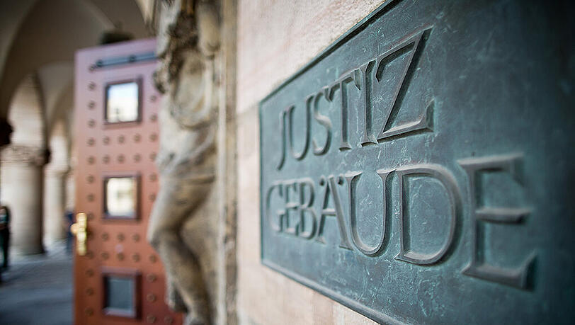 Der 58-Jährige muss sich seit Dienstag vor dem Landgericht Nürnberg verantworten. Der 58-Jährige muss sich seit Dienstag vor dem Landgericht Nürnberg verantworten.