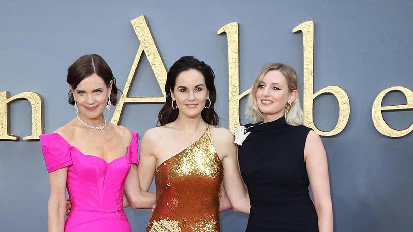 Michelle Dockery (Mitte) umrahmt von ihren "Downton Abbey"-Kolleginnen Elizabeth McGovern (links) und Laura Carmichael (rechts)