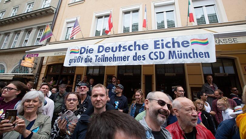 Mit Dietmar Holzapfel gibt es eine Führung durch die Sauna der Deutschen Eiche. Mit Dietmar Holzapfel gibt es eine Führung durch die Sauna der Deutschen Eiche.