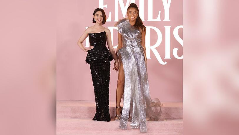 Lily Collins (li.) und Ashley Park in Los Angeles.