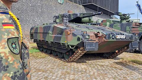 Mit einem Schützenpanzer, wie es zum Beispiel das Model Puma ist, wollte die Klägerin für eine Stunde fahren.