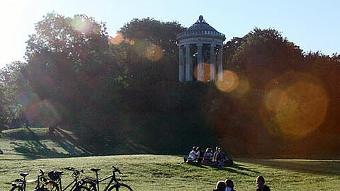 Der Englische Garten - hier halten sich 90 Prozent der Münchner gerne auf.