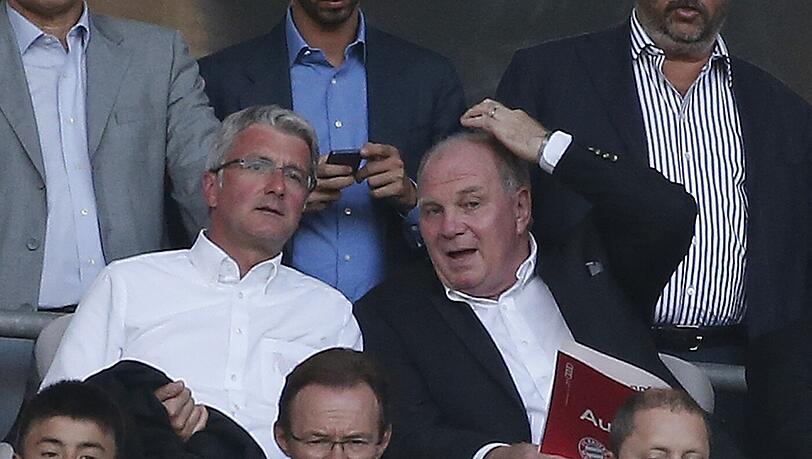 Uli Hoeneß unter den Zuschauern in der Allianz Arena. Uli Hoeneß unter den Zuschauern in der Allianz Arena.