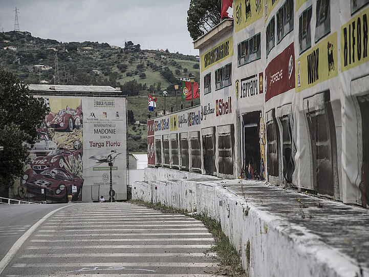 An der einstigen Boxengasse der Targa Florio nagt der Zehn der Zeit