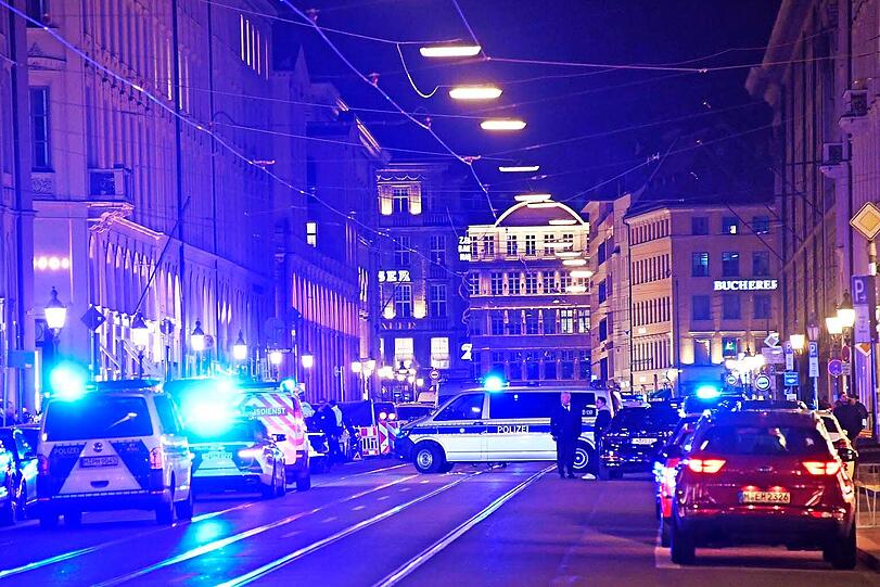 Weitere Bilder vom Polizeieinsatz auf der Maximilianstraße.