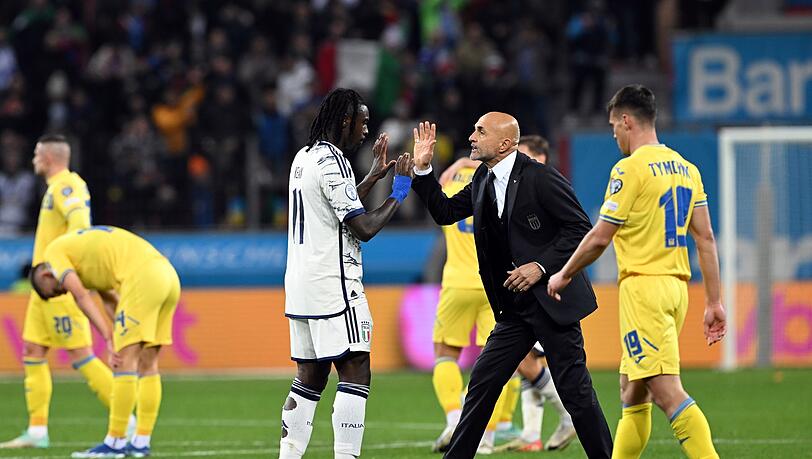 In Deutschland dabei: Italien-Coach Luciano Spalletti (r) kann für die EM 2024 planen.