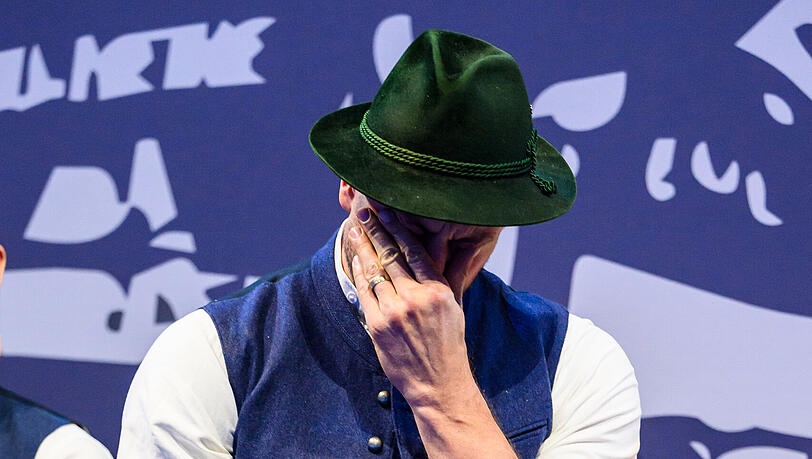 Das Ende einer &Auml;ra: Konrad Abeltshauser l&auml;sst auf der B&uuml;hne seinen Gef&uuml;hlen freien Lauf.