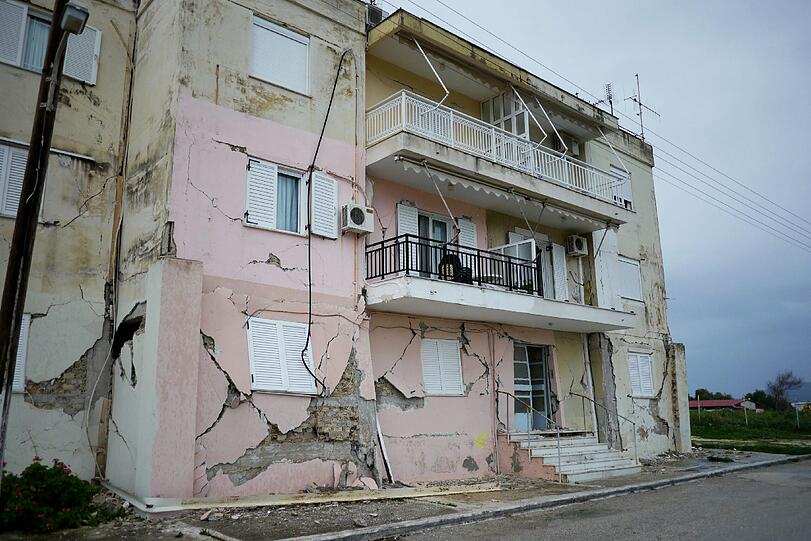 Ein beschädigtes Gebäude nach einem Erdbeben am 3. Februar 2014 auf der griechischen Insel Kefalonia. (Symbolbild)