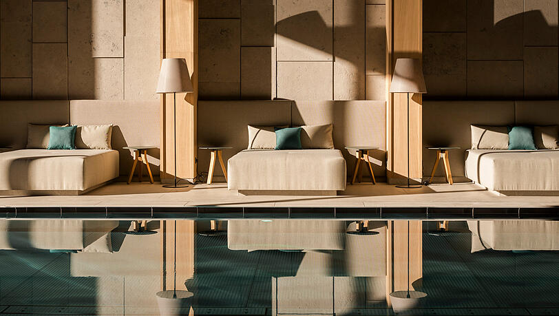 Neben einem der Pools stehen Betten bereit, die ein absolutes Entspannungserlebnis bieten. Neben einem der Pools stehen Betten bereit, die ein absolutes Entspannungserlebnis bieten.