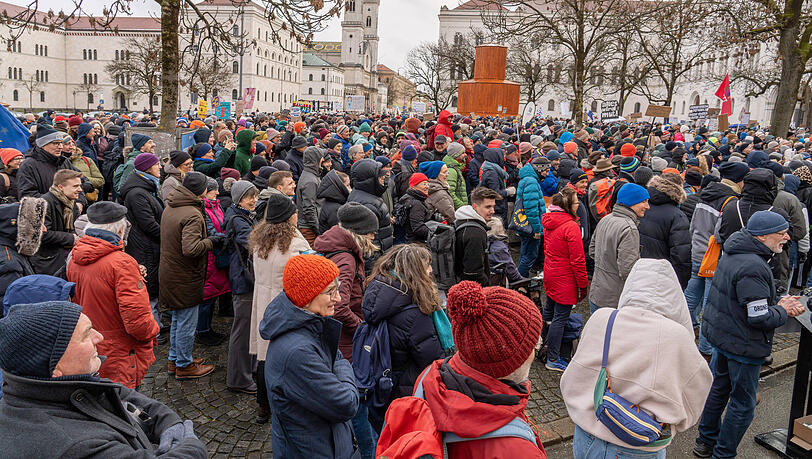Am Samstag kommen 1200 Menschen zur &bdquo;Pr&uuml;f-Demo&ldquo; auf den Geschwister-Scholl-Platz.
