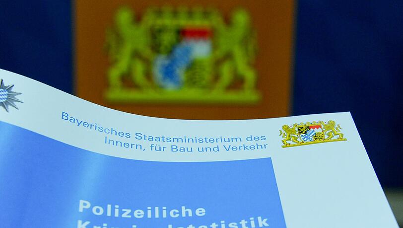 Bayern bleibt mit 5164 Straftaten pro 100 000 Einwohner statistisch das sicherste Bundesland. Bayern bleibt mit 5164 Straftaten pro 100 000 Einwohner statistisch das sicherste Bundesland.