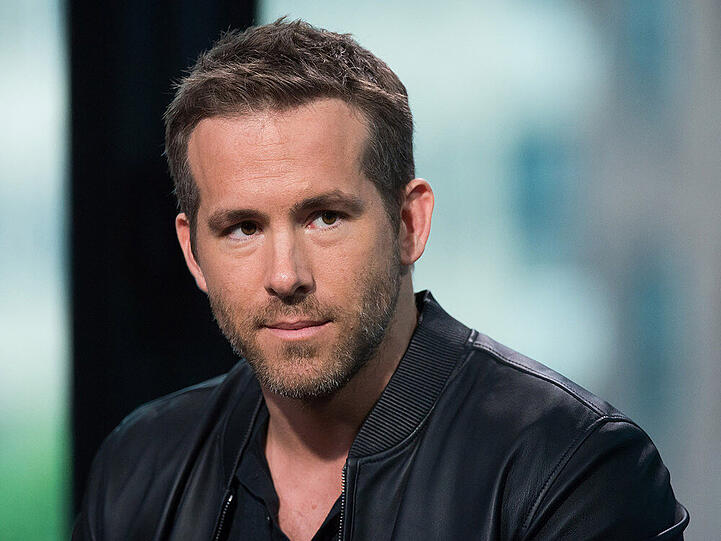 Ryan Reynolds hat schon einige Stunts hinter sich. Nun spürt der 38-Jährige den Zahn der Zeit