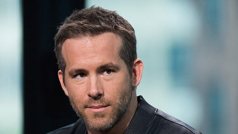 Ryan Reynolds hat schon einige Stunts hinter sich. Nun spürt der 38-Jährige den Zahn der Zeit Ryan Reynolds hat schon einige Stunts hinter sich. Nun spürt der 38-Jährige den Zahn der Zeit
