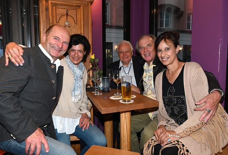 Illustre Runde (v. l.): Sepp Krätz, Niki Schnelldorfer, Eckart Witzigmann, Wolfgang Fierek mit Frau Djamila (haben im August Silberne Hochzeit).