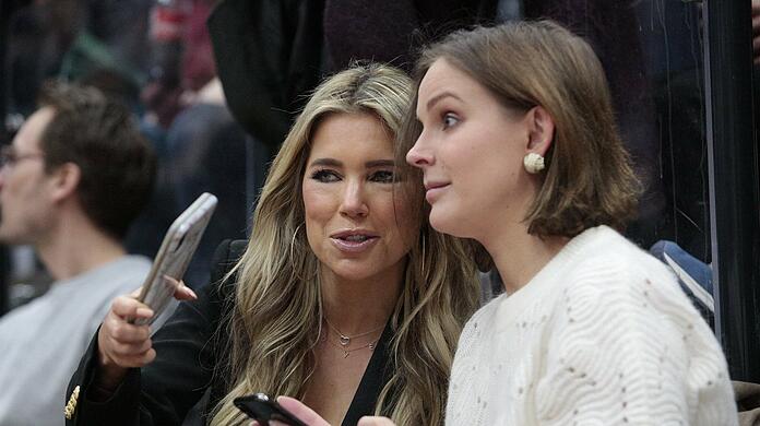 Sylvie Meis nach einem Beauty-Eingriff bei einem Basketballspiel im Mai 2019