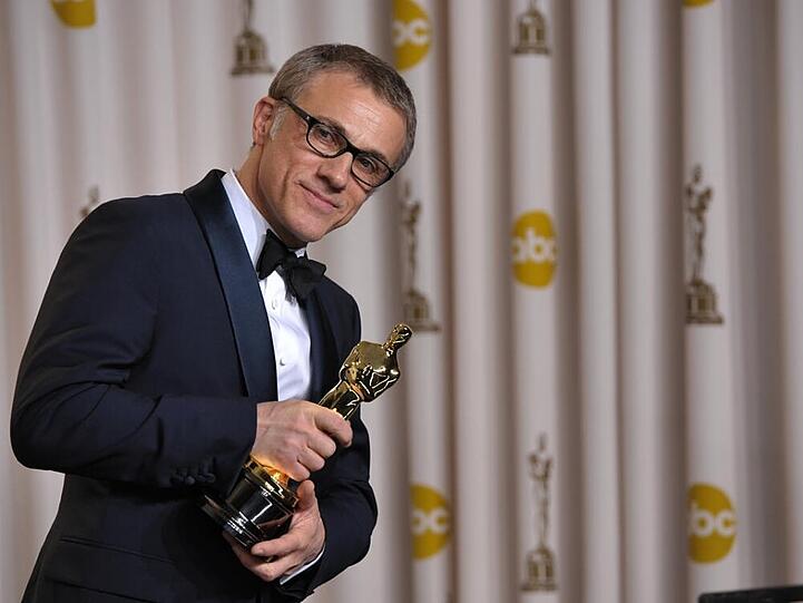 Hält stolz seinen Oscar fest: Christoph Waltz