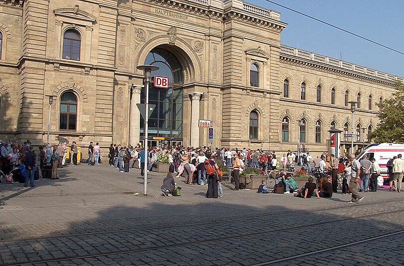 Der Bahnhof Magdeburg ist gesperrt! An einem Tankwagen eines Güterzugs war am Samstagmorgen ein Leck entdeckt worden.