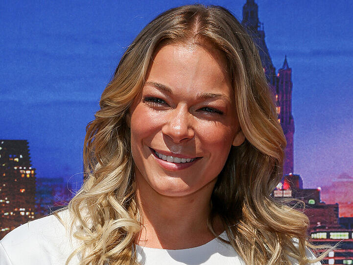 LeAnn Rimes zaubert sich mit Selbstbräuner einen sommerlichen Teint