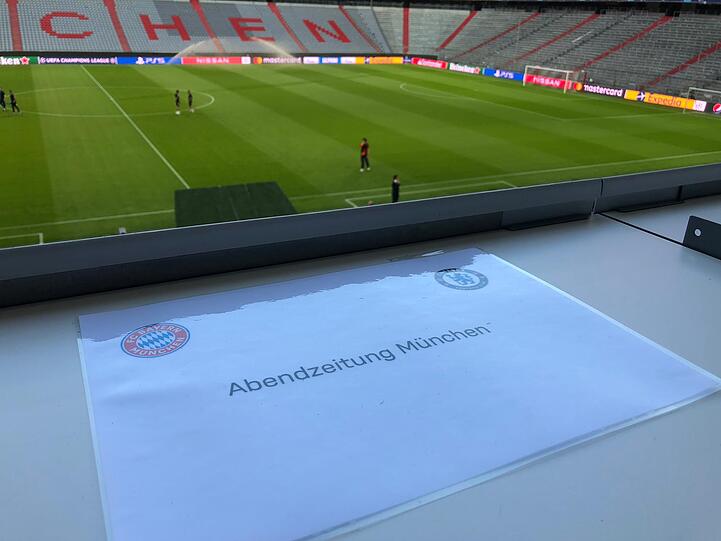 Die Plätze für die akkreditierten Medienvertreter sind in der Allianz Arena zugewiesen.