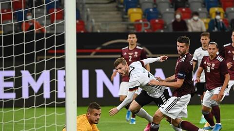 Timo Werner (2.v.l) traf zum 6:0.