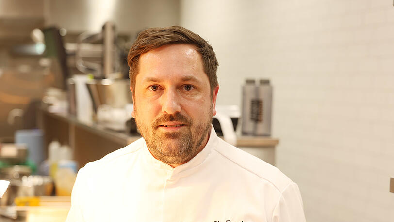 Christopher Engel überlegt sich alle paar Wochen neue saisonale Gerichte für die Speisekarte. Ein Großteil davon ist vegetarisch. Christopher Engel überlegt sich alle paar Wochen neue saisonale Gerichte für die Speisekarte. Ein Großteil davon ist vegetarisch.