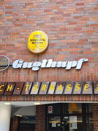 In prominentester Lage: Ende Juni muss das Caf&eacute; Guglhupf am Marienplatz schlie&szlig;en.