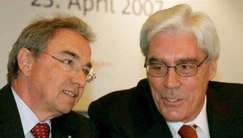 Landesbanker Rudolf Hanisch (links) und Ex–Chef Werner Schmidt haben persönlich keine Verluste zu beklagen. Landesbanker Rudolf Hanisch (links) und Ex–Chef Werner Schmidt haben persönlich keine Verluste zu beklagen.