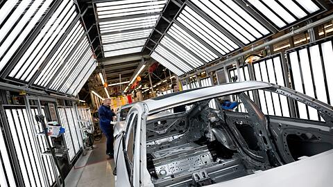 Deutsche Unternehmen haben viele Jobs ins Ausland verlagert, vor allem in die Produktion (Archivbild)