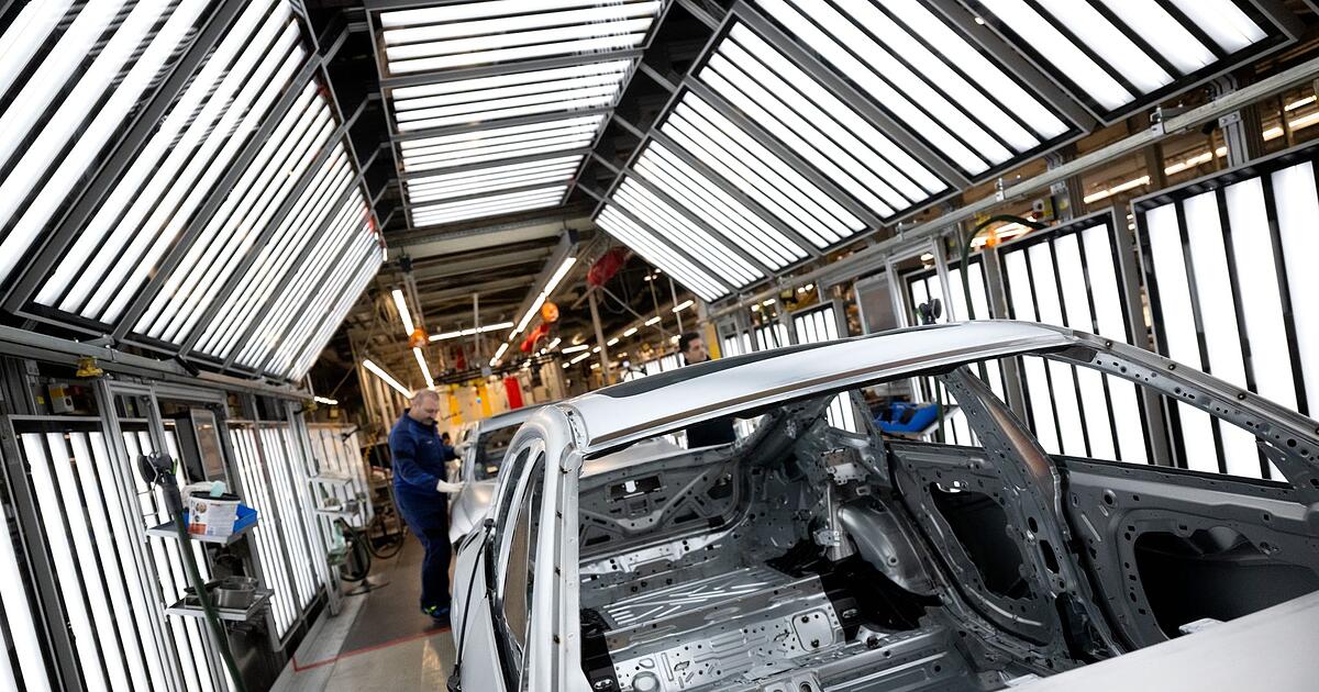 Unternehmen-verlagern-Zehntausende-Jobs-ins-Ausland