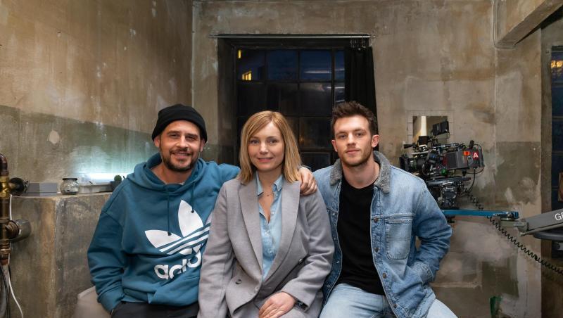 Regisseur Moritz Bleibtreu (l.) und die Schauspieler Nadja Uhl und Jannis Niewöhner bei den Dreharbeiten am Set. Regisseur Moritz Bleibtreu (l.) und die Schauspieler Nadja Uhl und Jannis Niewöhner bei den Dreharbeiten am Set.
