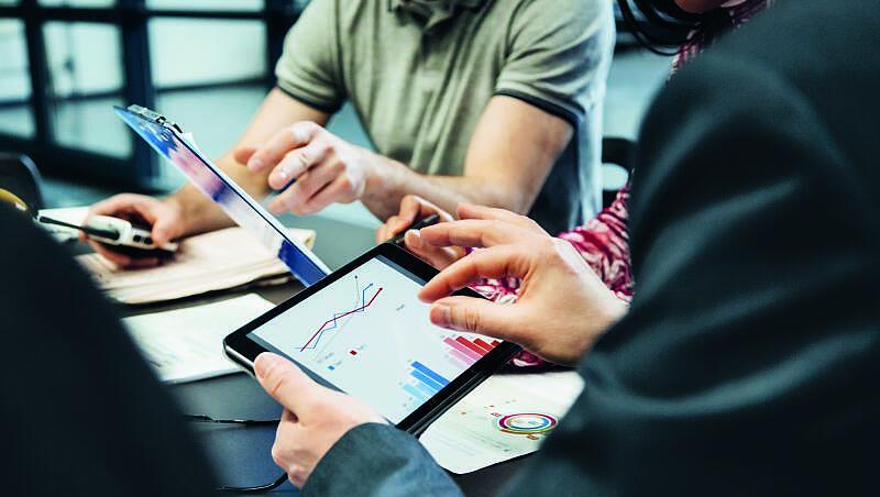 Die Softwarelösung "nawisio", die die Stadtsparkasse München zur Verfügung stellt, führt Unternehmen Schritt für Schritt durch alle Kriterien der Nachhaltigkeitsberichterstattung. Die Softwarelösung "nawisio", die die Stadtsparkasse München zur Verfügung stellt, führt Unternehmen Schritt für Schritt durch alle Kriterien der Nachhaltigkeitsberichterstattung.
