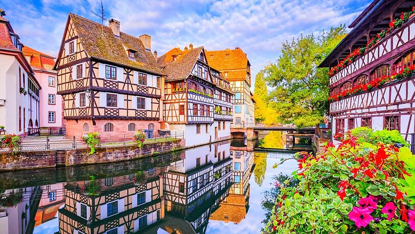 Ob ans Meer, in die Berge oder in eine historische Altstadt wie in die von Straßburg: Das verlängerte Fronleichnam-Wochenende eignet sich ideal für einen Kurzurlaub vor Beginn der sommerlichen Hauptreisezeit. Ob ans Meer, in die Berge oder in eine historische Altstadt wie in die von Straßburg: Das verlängerte Fronleichnam-Wochenende eignet sich ideal für einen Kurzurlaub vor Beginn der sommerlichen Hauptreisezeit.