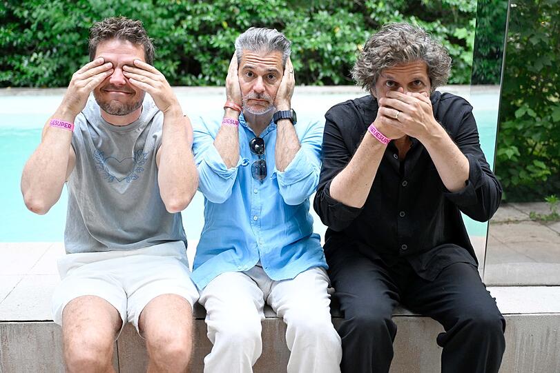 Constantin L&uuml;cke, Rick Kavanian und Pasquale Aleardi bei der 9. Party der Filmproduktion NEUESUPER in der Villa von Blofeld am Sonntag.