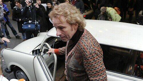 Thomas Gottschalk hat seine Wettschuld eingelöst Thomas Gottschalk hat seine Wettschuld eingelöst