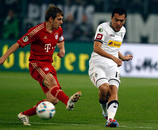 PHILIPP LAHM: Der Bald-Papa stand rechts sicher, hielt Robben den Rücken frei - diese Verbindung passt. Gute Flanke zum Gomez-Kopfball. Note 3