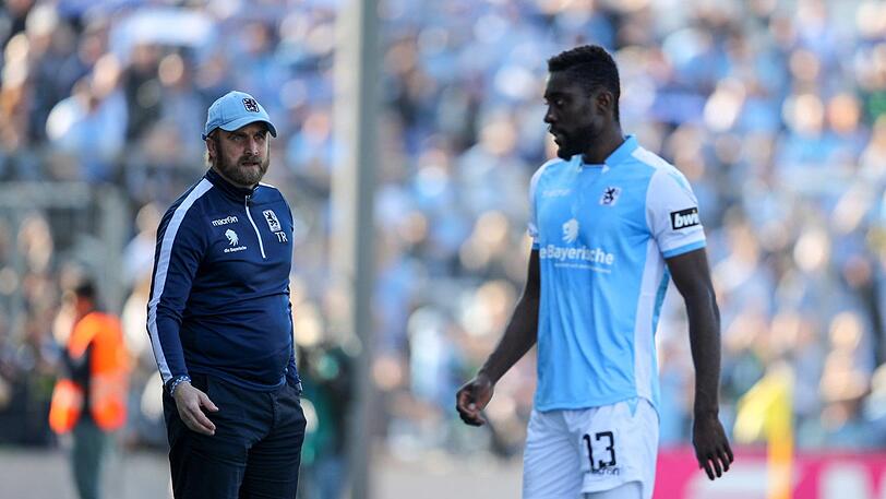 Daniel Bierofka war mit der Leistung von Prince Osei Owusu gegen den KSC überhaupt nicht zufrieden.