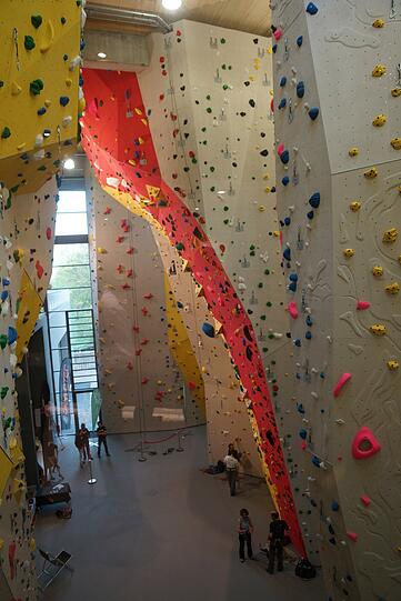 25 000 Kunststoffgriffe wurden im neuen Sportzentrum verbaut.