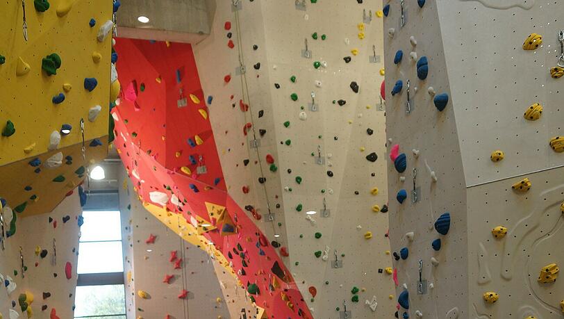 25 000 Kunststoffgriffe wurden im neuen Sportzentrum verbaut. 25 000 Kunststoffgriffe wurden im neuen Sportzentrum verbaut.