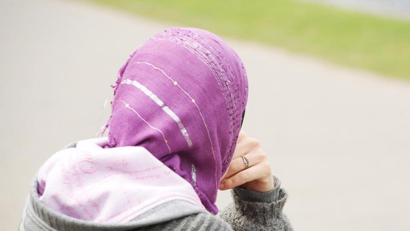 Laut einer aktuellen Umfrage wurden in den vergangenen zwei Jahren 813 Fälle von Kinderehen gemeldet. Symbolbild: Wolfram Steiberg Laut einer aktuellen Umfrage wurden in den vergangenen zwei Jahren 813 Fälle von Kinderehen gemeldet. Symbolbild: Wolfram Steiberg