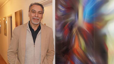 Rechtsanwalt und Fotok&uuml;nstler Temel Nal in seiner Kanzlei in der Goethestra&szlig;e, neben einem seiner Kunstwerke.