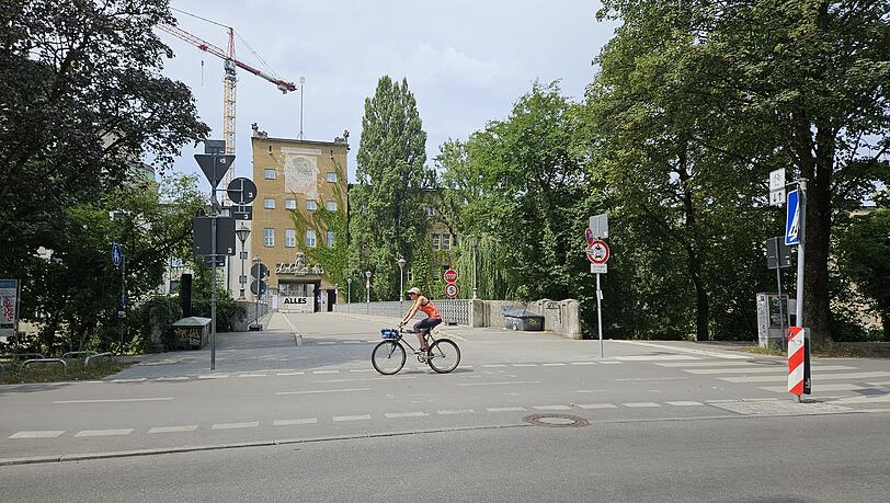 An der Zenneckbr&uuml;cke k&ouml;nnte vielleicht ein neuer Bushalt entstehen, meint der VCD. Das w&auml;re ein weiterer Anschluss f&uuml;r das Deutsche Museum.