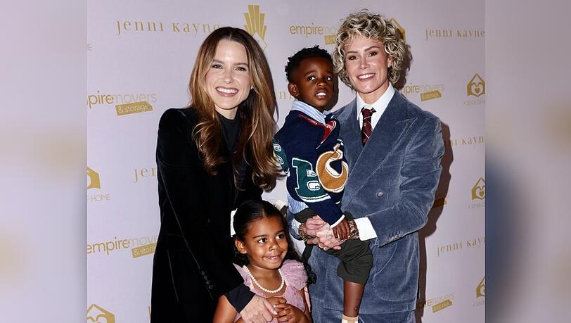 Sophia Bush (l.) und Ashlyn Harris mit den Kindern Sloane und Ocean. Sophia Bush (l.) und Ashlyn Harris mit den Kindern Sloane und Ocean.