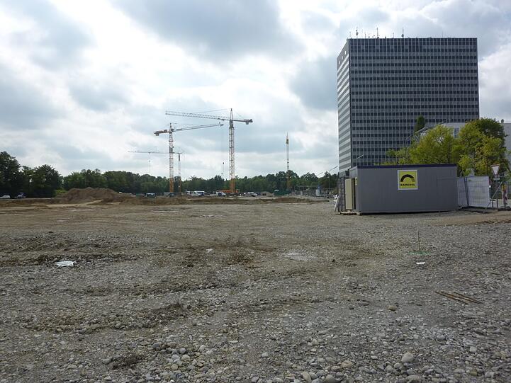 Hier in Obersendling entsteht die &bdquo;Südseite&ldquo; (rechts eine Simulation). Der Vorverkauf für Wohnungen in bevorzugter Lage ist bereits in vollem Gange.